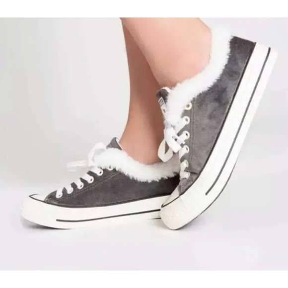 PJ Salvage Gray Velour and Faux Fur Sneakers Size 8 Flats Casual Fun Shoes - Picture 2 of 12